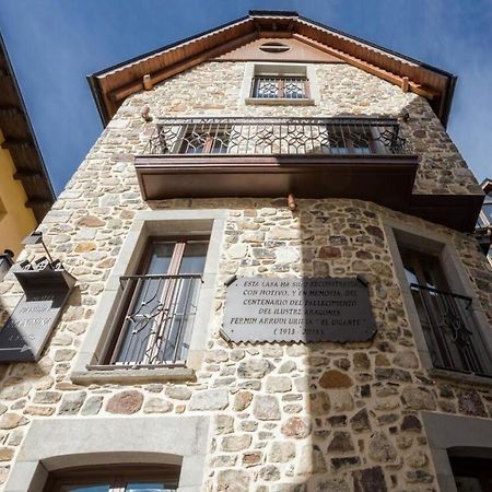 Casa Gigante De Sallent - Exclusiva Y Con Historia Sallent De Gallego Exterior photo