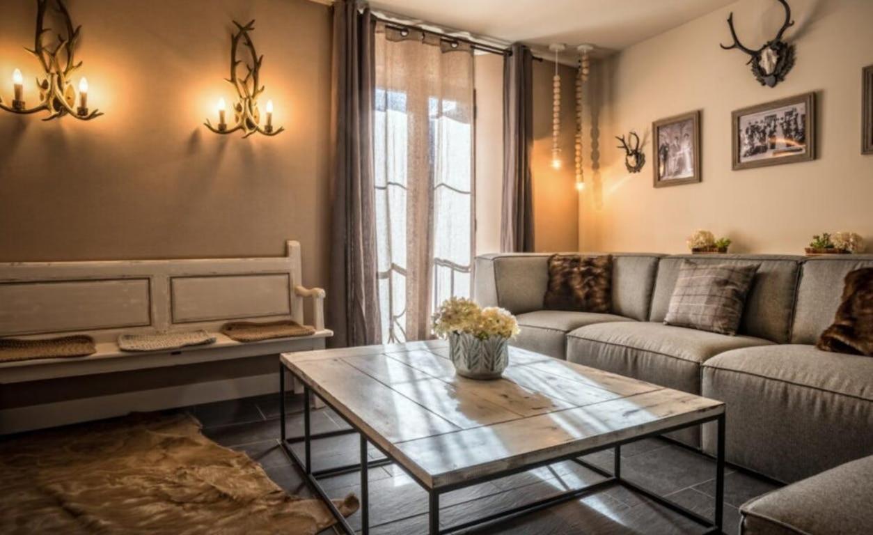 Casa Gigante De Sallent - Exclusiva Y Con Historia Sallent De Gallego Exterior photo