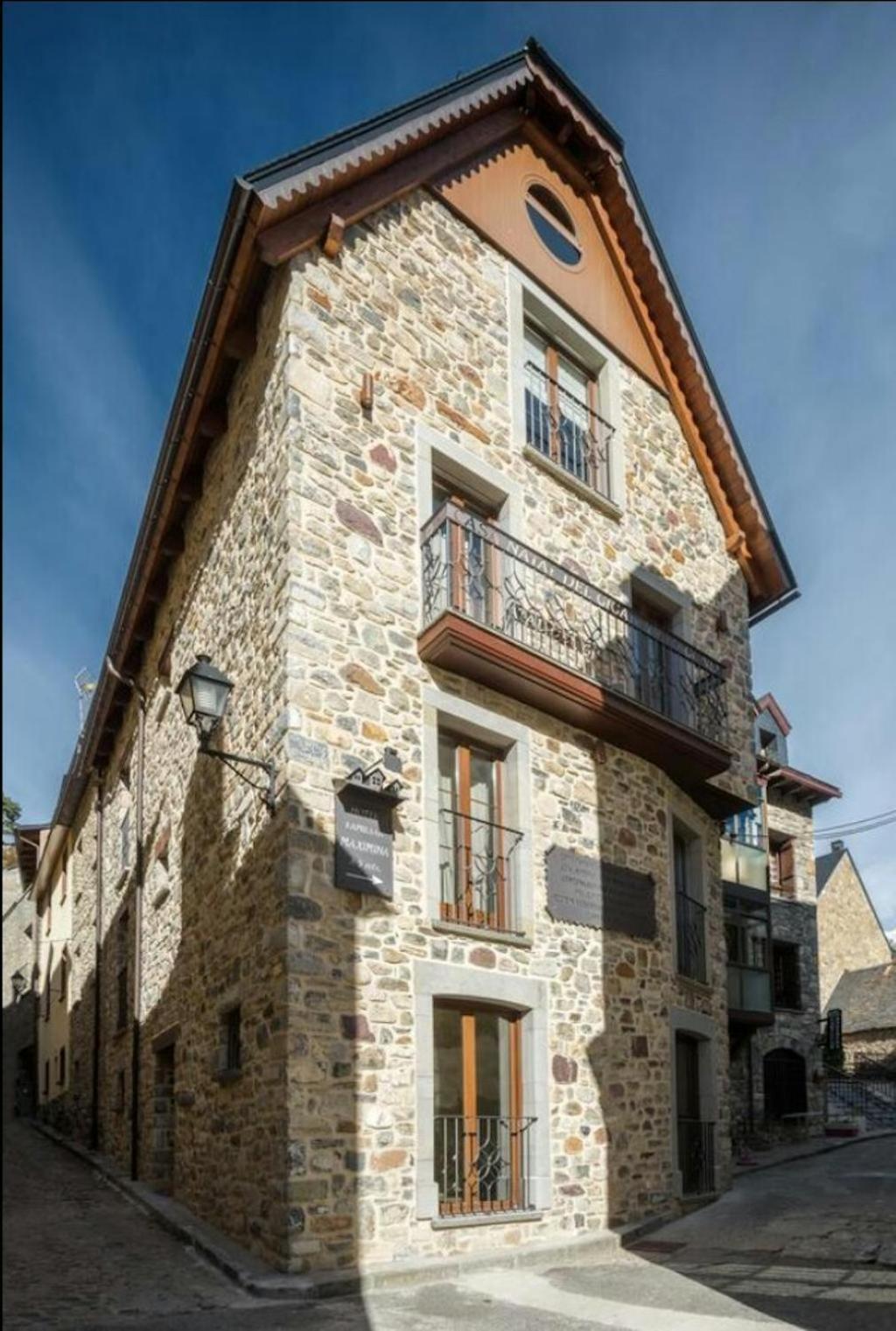 Casa Gigante De Sallent - Exclusiva Y Con Historia Sallent De Gallego Exterior photo